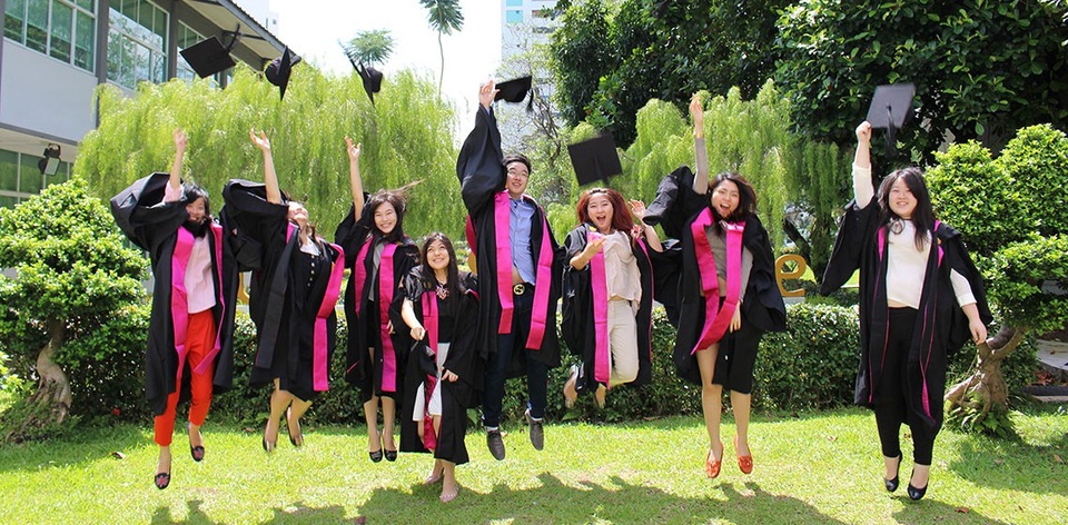 Chinh phục Đại học Úc - Top 1% thế giới với chi phí tiết kiệm, không chứng minh tài chính - 1
SV tốt nghiệp tại ĐH Curtin ở khu học xá Singapore