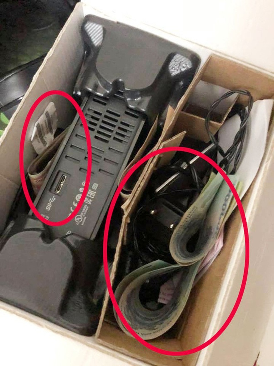Vợ khui được chỗ hiểm chồng giấu "quỹ đen", dân mạng cùng bàn nhau cách xử lý - 1 Chiếc ổ cứng nhét đầy tiền quỹ đen của người chồng phía bên trong