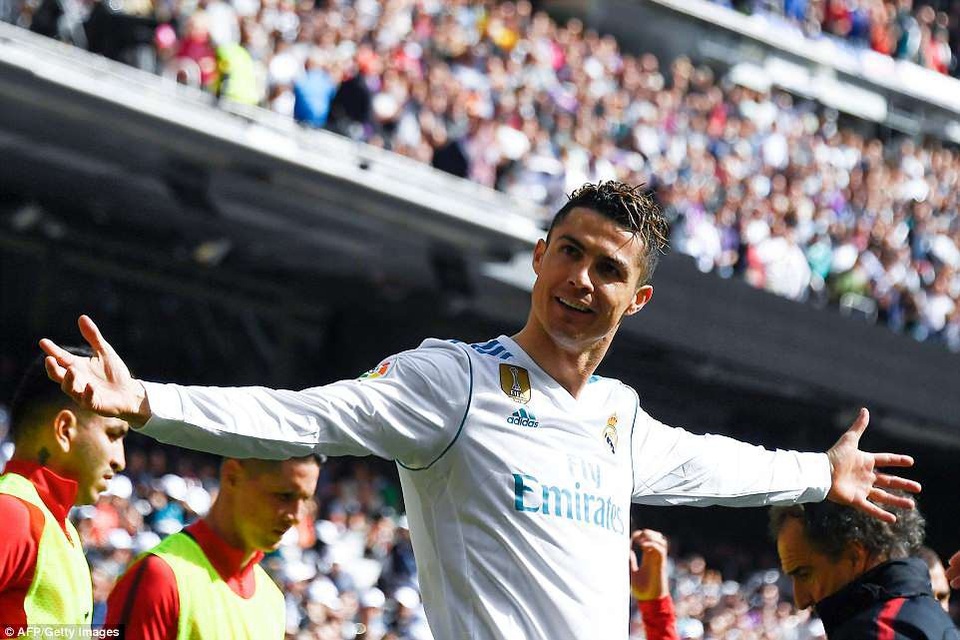 Những khoảnh khắc đáng nhớ ở đại chiến Real Madrid-Atletico - 6
Tuy nhiên ở phút 55, C.Ronaldo đã mở tỷ số 1-0 cho Real Madrid