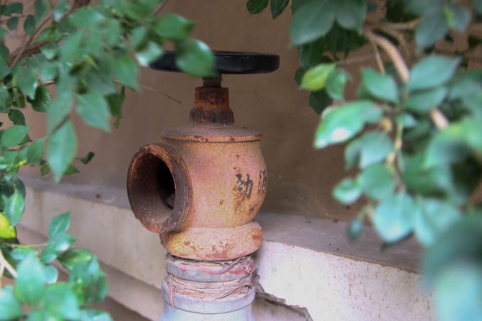 
Các trụ nước cứu hoả gỉ sét, hư hỏng đã nhiều năm nhưng không được sửa chữa. Nhiều thiết bị cứu hỏa quan trọng như vậy ở tình trạng chỉ để làm cảnh.
