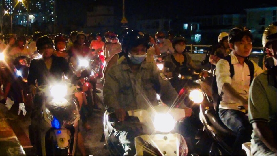 Cô gái trẻ tử vong dưới gầm xe buýt - 3 Vụ tai nạn gây ra kẹt xe nghiêm trọng tại khu vực này
