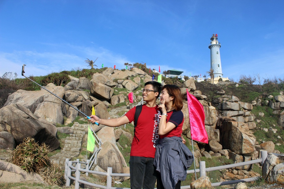 Hàng ngàn người tham gia lễ chào cờ đầu năm tại điểm cực Đông trên đất liền - 8 Đây là địa danh để chụp ảnh được nhiều bạn trẻ yêu thích