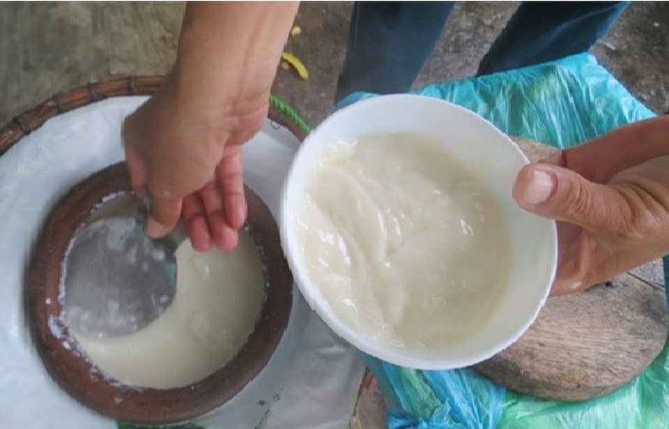 5.000 đồng để khám phá ẩm thực xứ Huế - 7 Chiếc lu đất đựng tàu hủ hay còn gọi là đậu hủ ở chùa Thiên Mụ
