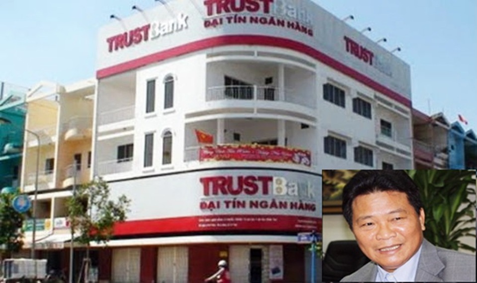 Nguyên lãnh đạo ngân hàng Đại Tín kêu oan - 1 Hoàng Văn Toàn cùng đồng phạm kêu oan trước phiên tòa.