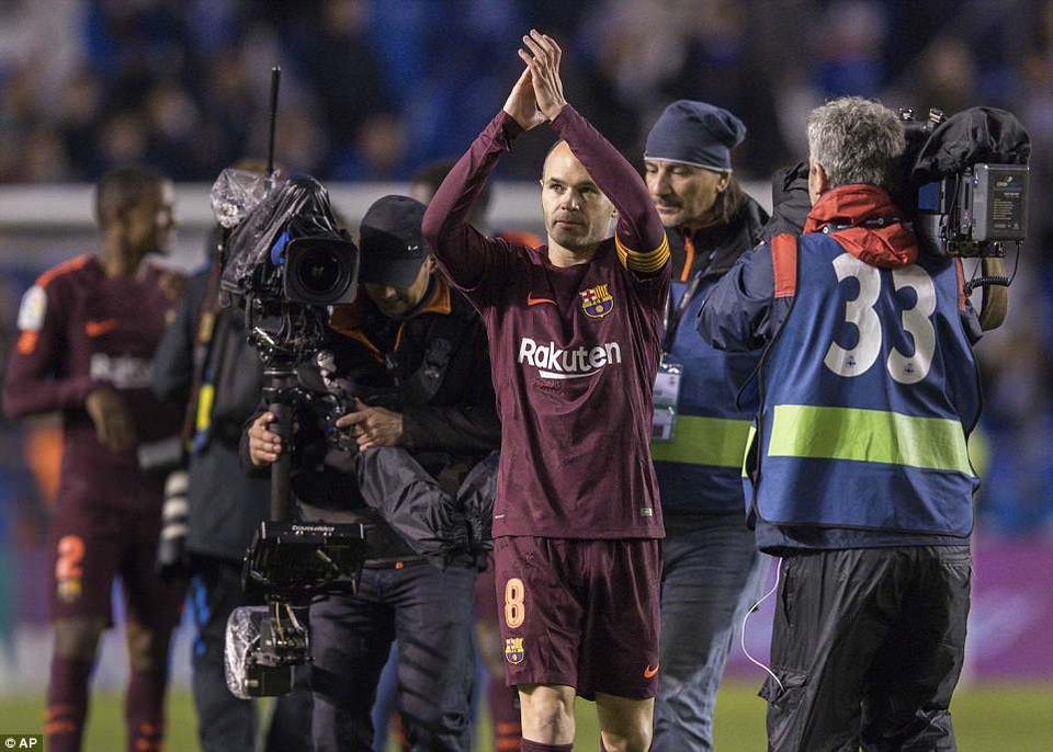 Iniesta rơi lệ sau danh hiệu cuối cùng giành được với Barcelona - 1
Iniesta đã có cú đúp danh hiệu quốc nội sau khi chia tay Barcelona