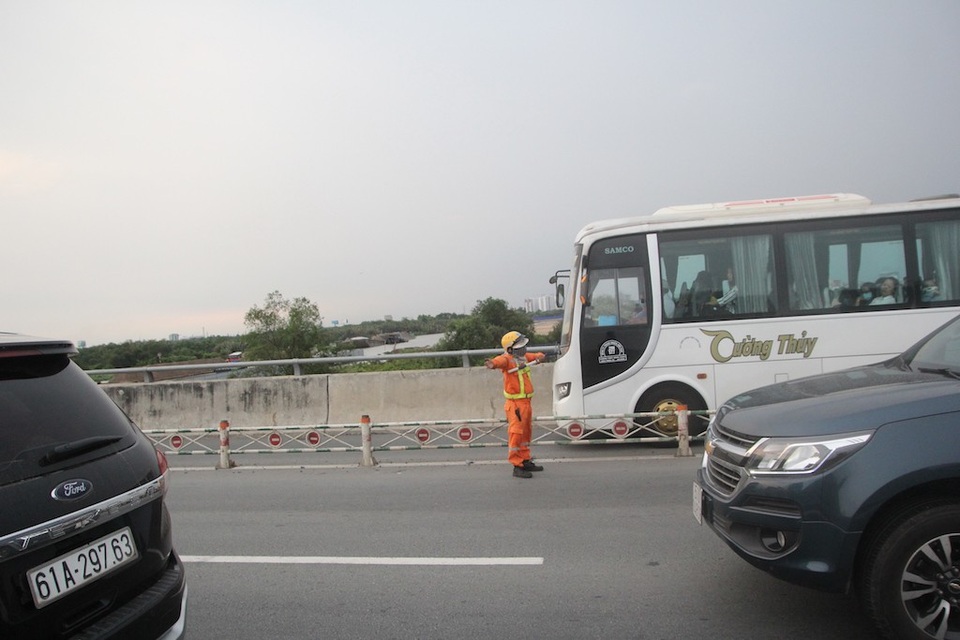 Mệt nhoài trở lại Sài Gòn trong tiết trời nóng bức - 9 Mệt nhoài trở lại Sài Gòn trong tiết trời nóng bức - 9