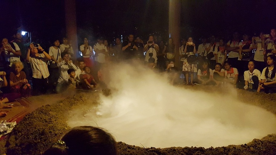 Xuất hiện… “miệng núi lửa” tại Festival Huế - 10