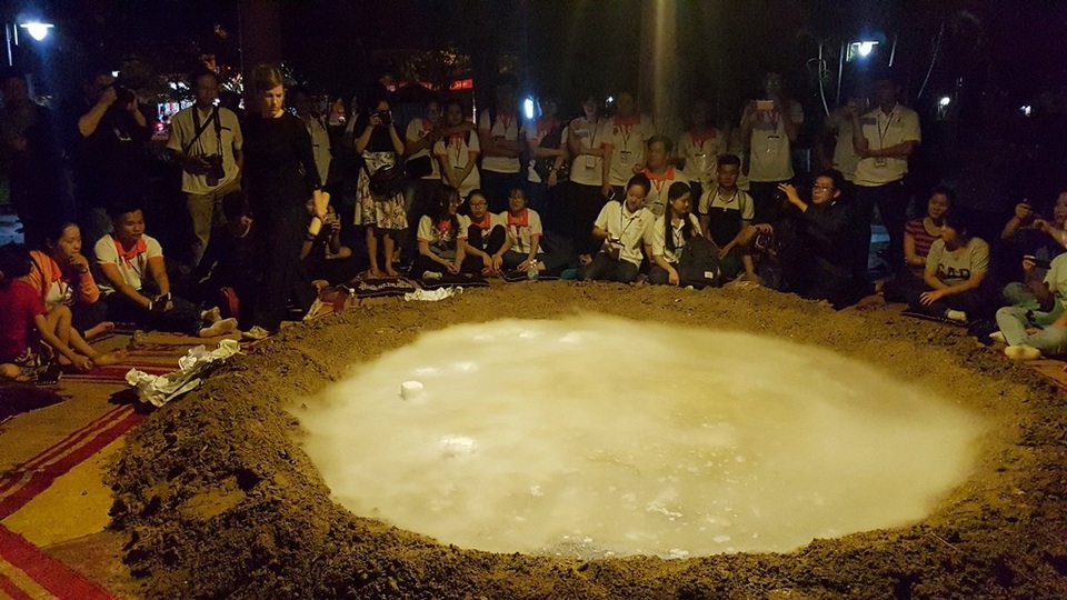 Xuất hiện… “miệng núi lửa” tại Festival Huế - 9