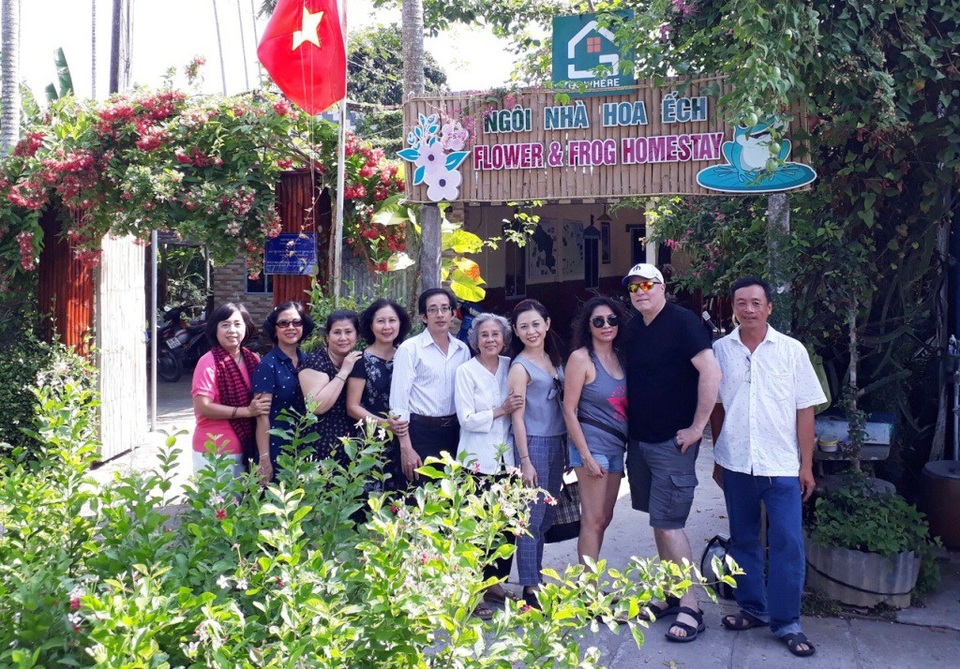 Dịp lễ, các điểm du lịch homestay ở Đồng Tháp hút khách - 3 Đến Làng hoa Sa Nhiên, nhiều du khách rất thích thu với Ngôi nhà Hoa Ếch
