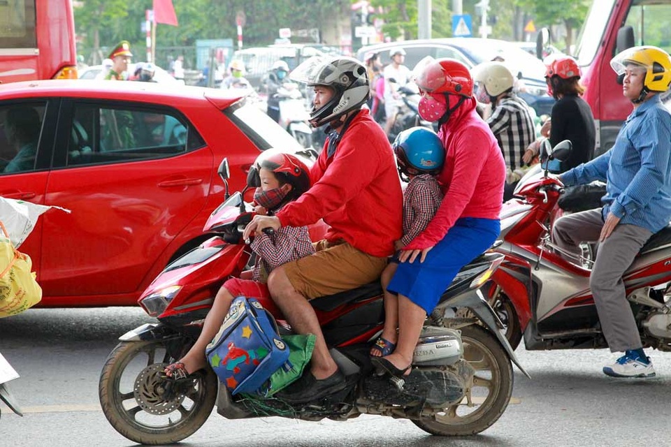 Hàng nghìn phương tiện nối đuôi đưa người dân trở lại Thủ đô sau kỳ nghỉ lễ - 11 Hàng nghìn phương tiện nối đuôi đưa người dân trở lại Thủ đô sau kỳ nghỉ lễ - 11