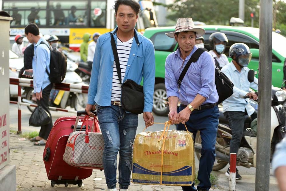 Hàng nghìn phương tiện nối đuôi đưa người dân trở lại Thủ đô sau kỳ nghỉ lễ - 10 Hàng nghìn phương tiện nối đuôi đưa người dân trở lại Thủ đô sau kỳ nghỉ lễ - 10