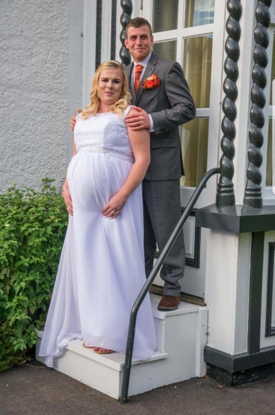 Đám cưới đang diễn ra thì cô dâu Abbie Green bỗng nhiên vỡ nước ối rồi sinh con