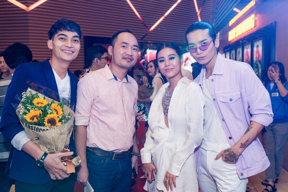 Kiều nữ làng hài Nam Thư khoe vẻ sexy và cuốn hút - 4 Kiều nữ làng hài Nam Thư khoe vẻ sexy và cuốn hút - 4