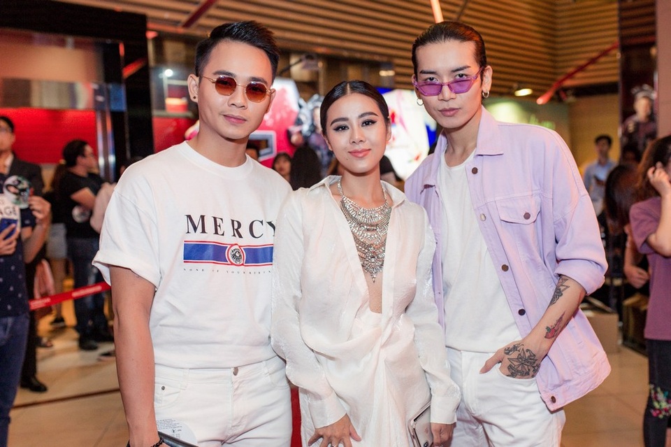 Kiều nữ làng hài Nam Thư khoe vẻ sexy và cuốn hút - 5 Kiều nữ làng hài Nam Thư khoe vẻ sexy và cuốn hút - 5