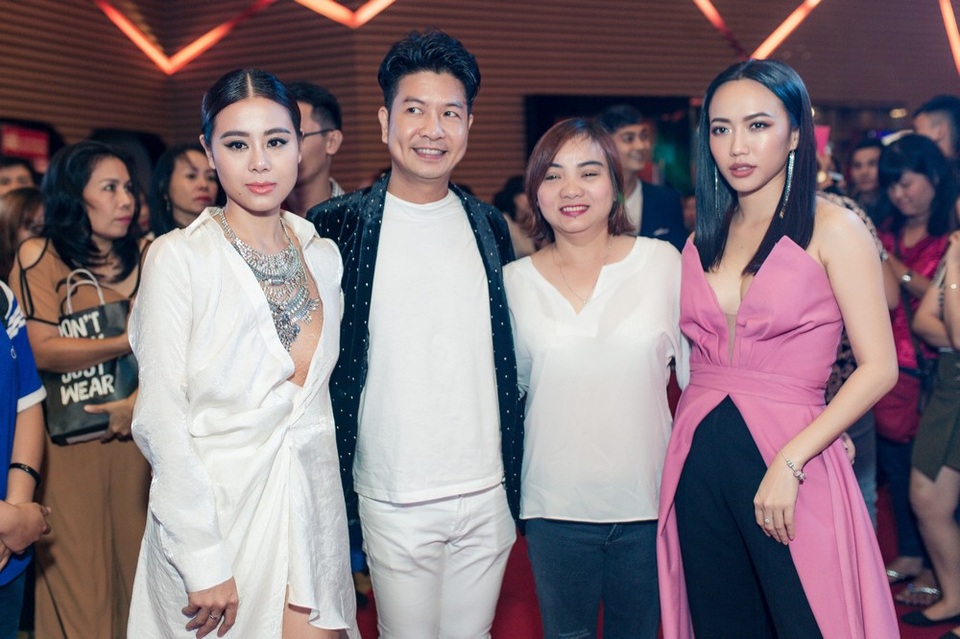 Kiều nữ làng hài Nam Thư khoe vẻ sexy và cuốn hút - 7 Kiều nữ làng hài Nam Thư khoe vẻ sexy và cuốn hút - 7