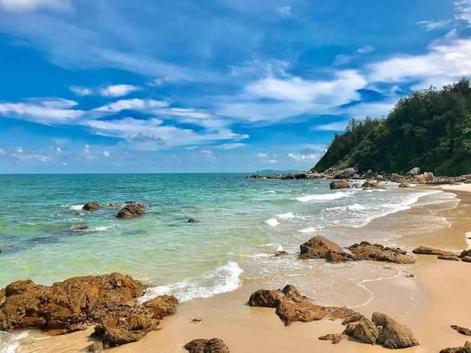 3 bãi biển miền Bắc đẹp như thiên đường nhất định phải khám phá mùa hè này - 7 Nước biển trong xanh, cảnh đẹp hoang sơ là những điểm cộng hút du khách ở Quan Lạn