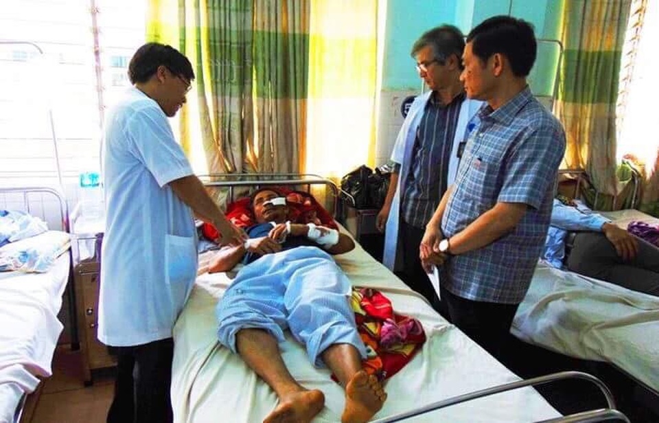 Tạm giữ tài xế xe tải gặp nạn khiến 8 người thương vong - 1 Các nạn nhân đang điều trị tại BV Đa khoa tỉnh Gia Lai