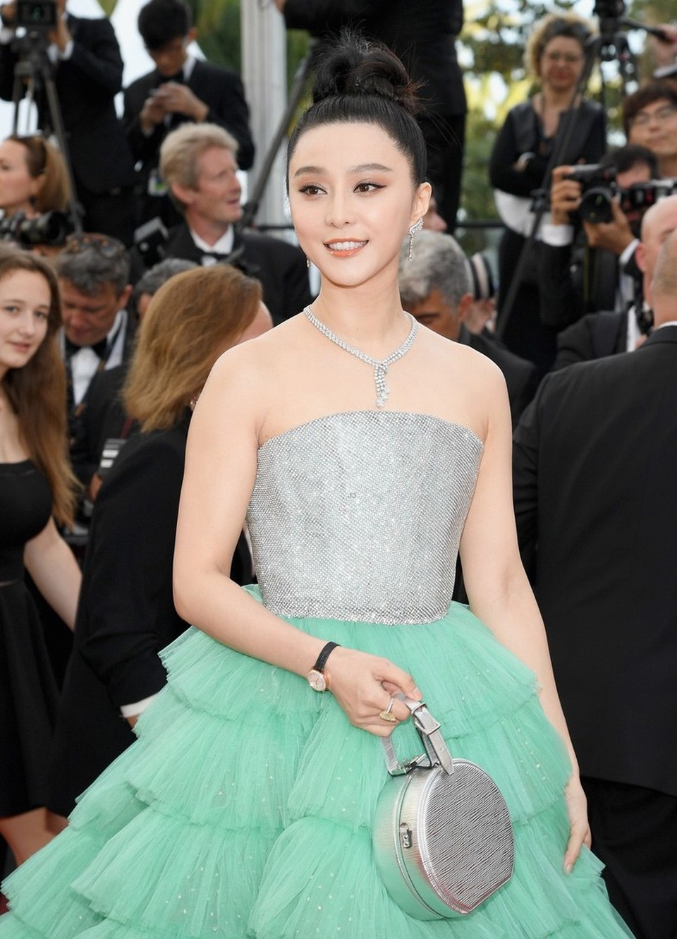 Phạm Băng Băng: Ngôi sao châu Á gây chú ý nhất tại Cannes - 8
Dù chiếc váy của Phạm Băng Băng trong đêm khai mạc không được đánh giá cao nhưng cô vẫn là gương mặt châu Á gây chú ý trong đêm khai mạc.