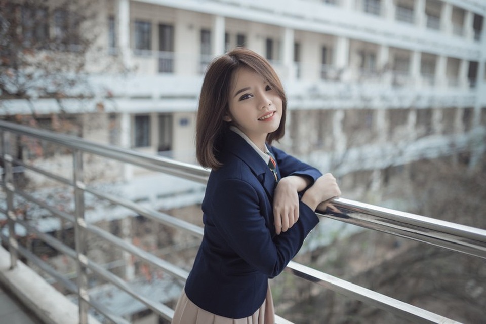“Búp bê” trường Ngoại thương: “Khi bắt đầu thực hiện ước mơ, cần chuẩn bị kỹ lưỡng” - 3 Khi nhắc đến những ngày đầu tiên xa gia đình để đến trường Đại học, Ngọc Tuyết cho biết: “Lúc đó hụt hẫng rất nhiều thứ, bởi từ bé đến lớn em không phải lo bất cứ điều gì cả, mọi thứ luôn được bố mẹ chiều chuộng. Bước vào môi trường mới mọi thứ rất lạ lẫm”.
