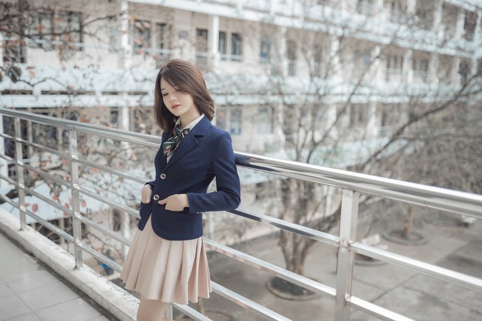 “Búp bê” trường Ngoại thương: “Khi bắt đầu thực hiện ước mơ, cần chuẩn bị kỹ lưỡng” - 1 Tăng Thị Ngọc Tuyết cho rằng để trở thành một người phụ nữ hiện đại thì cô cần rèn luyện, học hỏi rất nhiều. Cũng như những bạn trẻ khác, Ngọc Tuyết thích khám phá những vùng đất mới, bởi trên hành trình đó cô được lắng nghe những câu chuyện thú vị, đến những nơi mà trước đây chưa từng đến. Cuộc sống với Ngọc Tuyết mà nói, đó là những trải nghiệm mới mẻ, nếu cứ chần chừ thì sẽ chẳng bao giờ có thể chiến thắng chính bản thân. Tuyết cũng bộc bạch hình ảnh mà cô muốn hướng đến trong tương lai là mẫu người phụ nữ thành đạt trong sự nghiệp và thú vị trong tính cách.