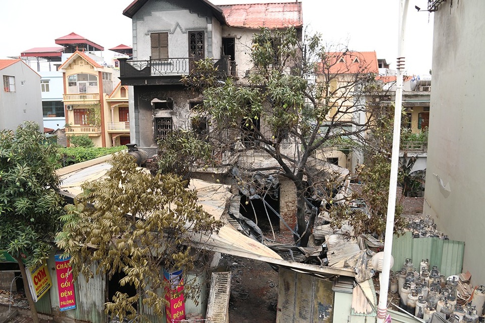 Hiện trường vụ cháy gây chết người dưới chân cầu Vĩnh Tuy - 11
Nguyên nhân của vụ cháy đang được cơ quan chức năng điều tra.
