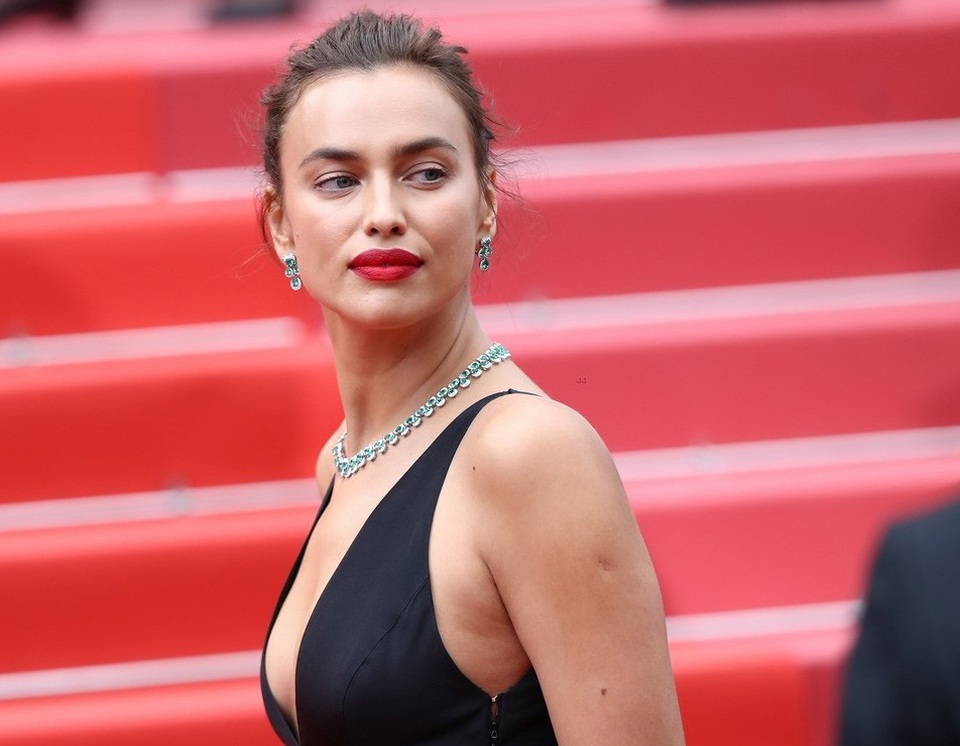 "Bồ" cũ của C.Ronaldo quyến rũ trên thảm đỏ Cannes 2018 - 11
Không chỉ là người mẫu, Irina còn tham gia đóng phim và được các đạo diễn chú ý, tạo điều kiện.
