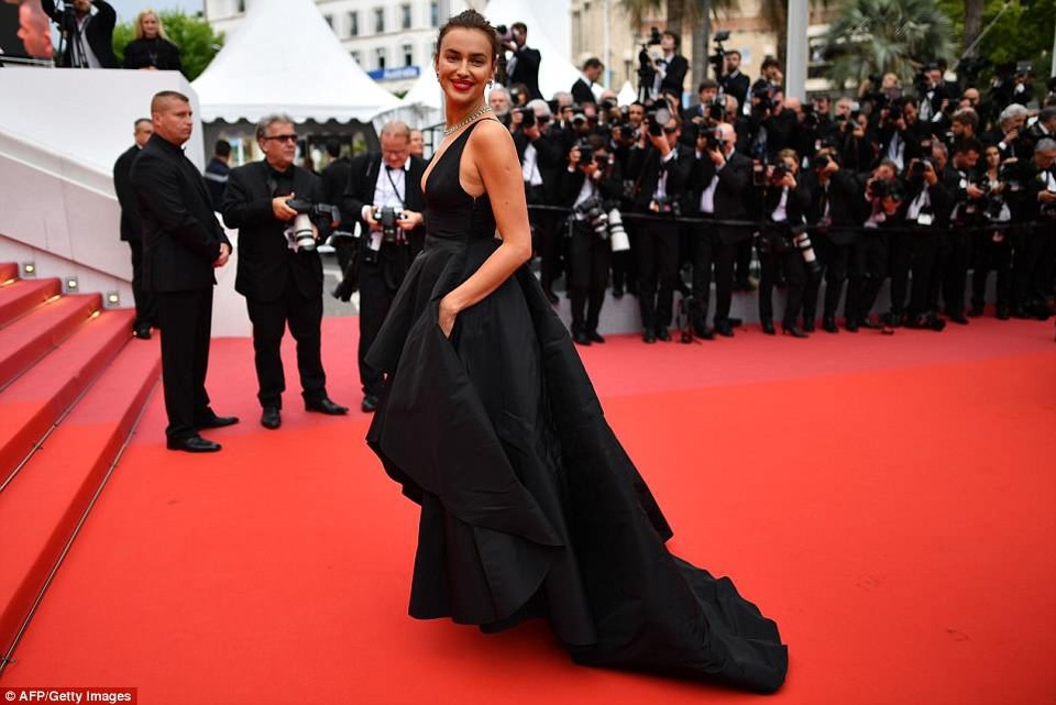 "Bồ" cũ của C.Ronaldo quyến rũ trên thảm đỏ Cannes 2018 - 5 "Bồ" cũ của C.Ronaldo quyến rũ trên thảm đỏ Cannes 2018 - 5
