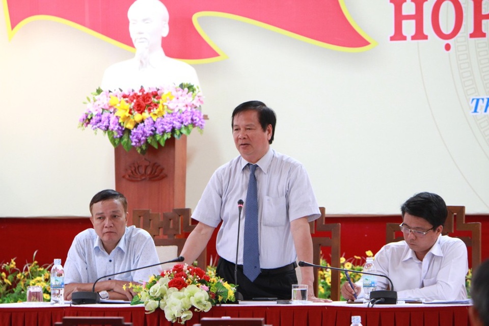"Không bảo vệ được nhà báo tác nghiệp là mặc nhiên để cái xấu, cái ác tồn tại" - 3 Phó Chủ tịch UBND tỉnh Thừa Thiên Huế - Nguyễn Dung (đứng) cho biết sẽ bảo vệ tối đa nhà báo