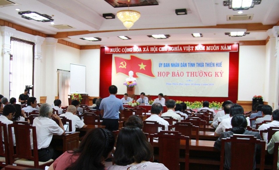 "Không bảo vệ được nhà báo tác nghiệp là mặc nhiên để cái xấu, cái ác tồn tại" - 1 Cuộc họp báo thường kỳ UBND tỉnh Thừa Thiên Huế nóng bởi những vấn đề báo chí bị đe dọa khi tác nghiệp