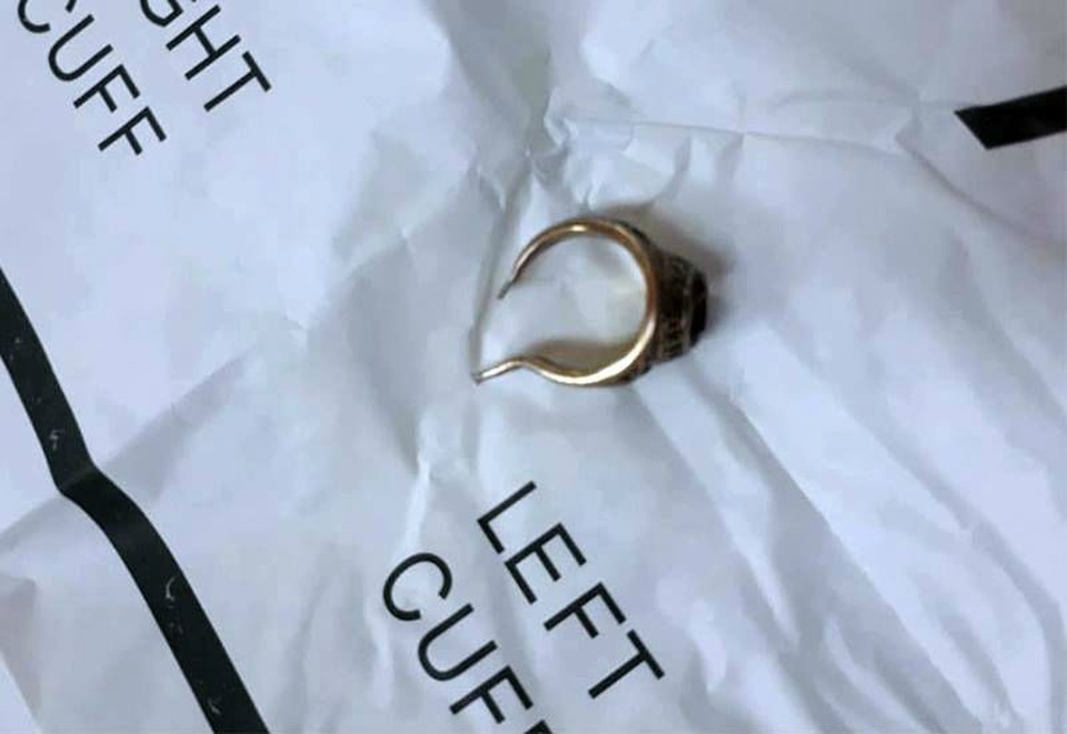 Chiếc nhẫn ông Vĩnh dùng để đeo vào cậu nhỏ