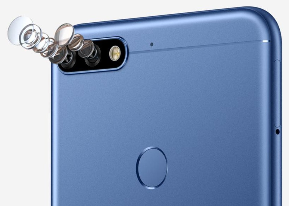 Honor 7C “đại thắng” trong đợt flash sale đầu tiên - 2 Cụm camera kép của Honor 7C chưa có đối thủ ở cùng tầm giá