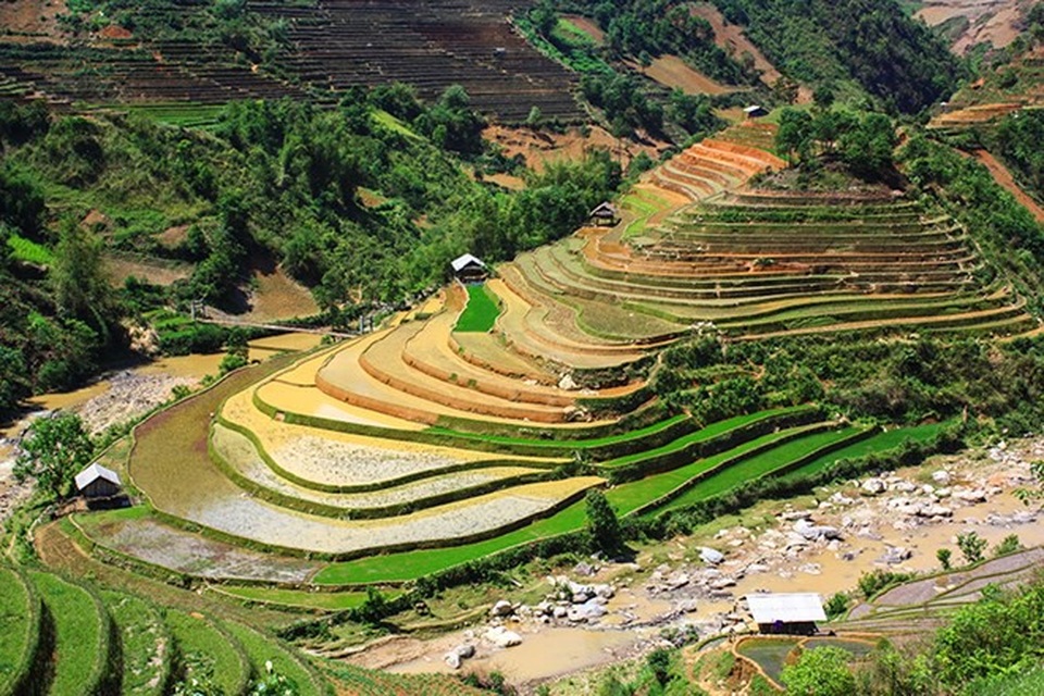 Mù Cang Chải đẹp như tranh vẽ vào mùa những con nước đổ ải - 3 Lúa ở Mù Cang Chải chỉ cấy được 1 vụ/năm.