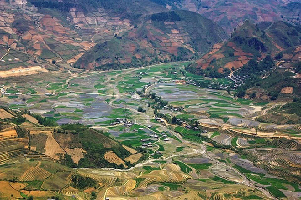 Mù Cang Chải đẹp như tranh vẽ vào mùa những con nước đổ ải - 6 Cả thung lũng Cao Phạ đang trở mình để chuẩn bị cho vụ cấy mới.
