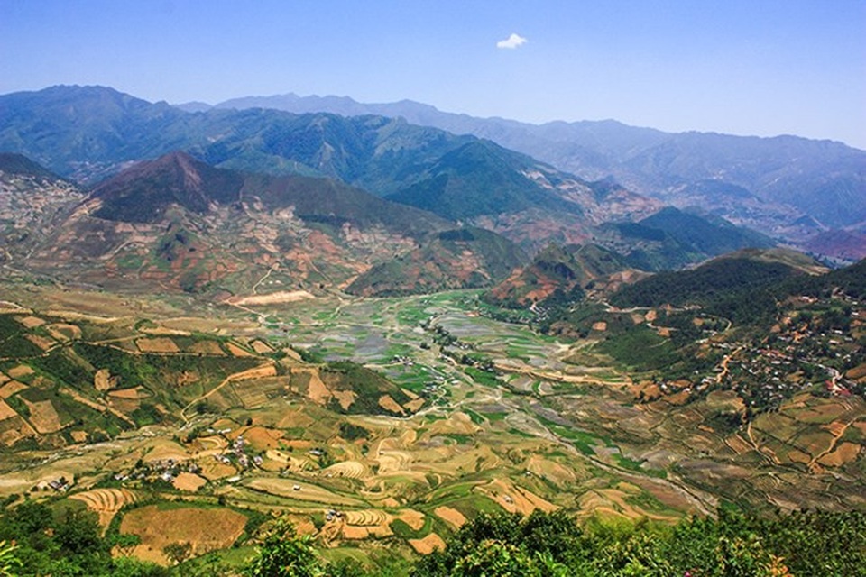 Mù Cang Chải đẹp như tranh vẽ vào mùa những con nước đổ ải - 7 Vẻ đẹp của đất trời, do chính bàn tay những người dân Hmong, Dao, Thái... tạo nên.