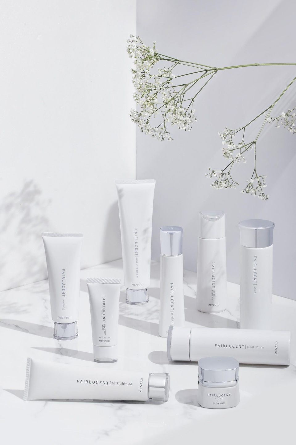 Sản phẩm đặc trị Fairlucent với dẫn xuất vitamin C bền vững cùng men Shirakami sẽ loại bỏ sắc tố nám sâu trong da và đưa làn da trở về thể sáng trong rực rỡ.