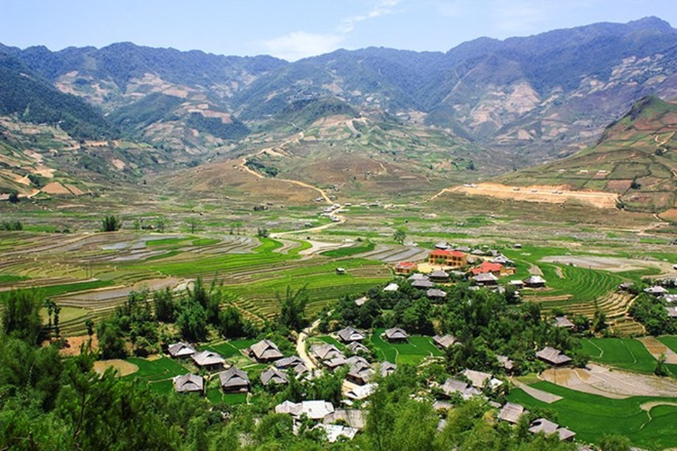 Mù Cang Chải đẹp như tranh vẽ vào mùa những con nước đổ ải - 8 Con đường xuyên qua thung lũng Cao Phạ để tới bản Lìm Mông.