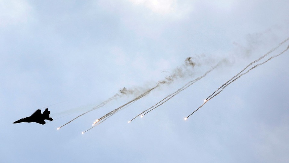 Israel dội hàng chục tên lửa vào Syria - 1
Một máy bay F-15 của Israel (Ảnh minh họa: Reuters)