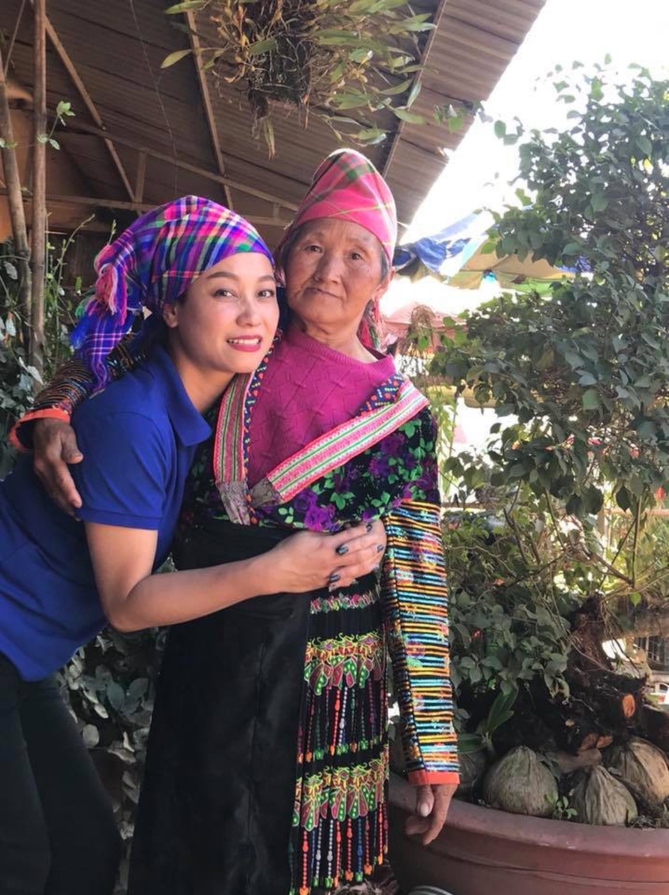 Chuyện đời ít biết của diễn viên vai Thư phim “Của để dành” - 3 Đi qua giông bão cuộc đời, Thu Hường tìm niềm vui ở việc đi chùa, từ thiện...