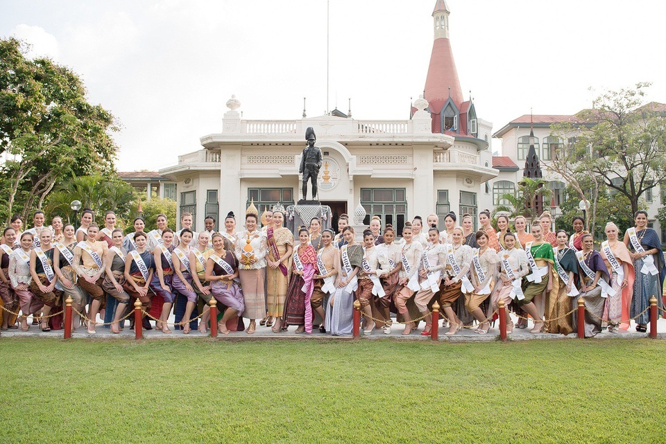 Cung điện Phaya Thai được xây dựng từ năm 1909 dưới thời vua Rama V, nằm ở khu trung tâm Bangkok và là một trong những điểm tham quan nổi tiếng của Thái Lan. Đến thời vua Rama VII, nơi đây được cải tạo thành một khách sạn cao cấp, về sau được sử dụng như một công trình kiến trúc độc đáo phục vụ du lịch.