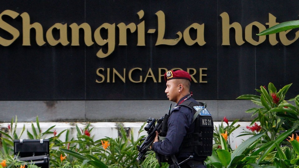 Lý do Singapore là lựa chọn lý tưởng cho cuộc gặp lịch sử Mỹ - Triều - 3 Bên ngoài khách sạn Shangri-La - nơi từng đón tiếp nhiều quan chức cấp cao khi tới Singapore (Ảnh: Reuters)