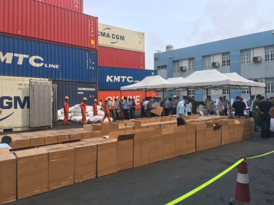 Hai tấn lá Khát cực độc nhập lậu vào Việt Nam qua cảng Hải Phòng - 1
Phát hiện 2 tấn lá Khát nhập lậu vào Việt Nam qua cảng