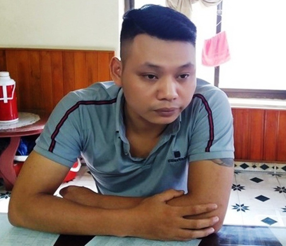 Bắt đối tượng chuyên buôn bán vũ khí qua mạng - 1 Đối tượng Trần Tiến Huy tại cơ quan Công an