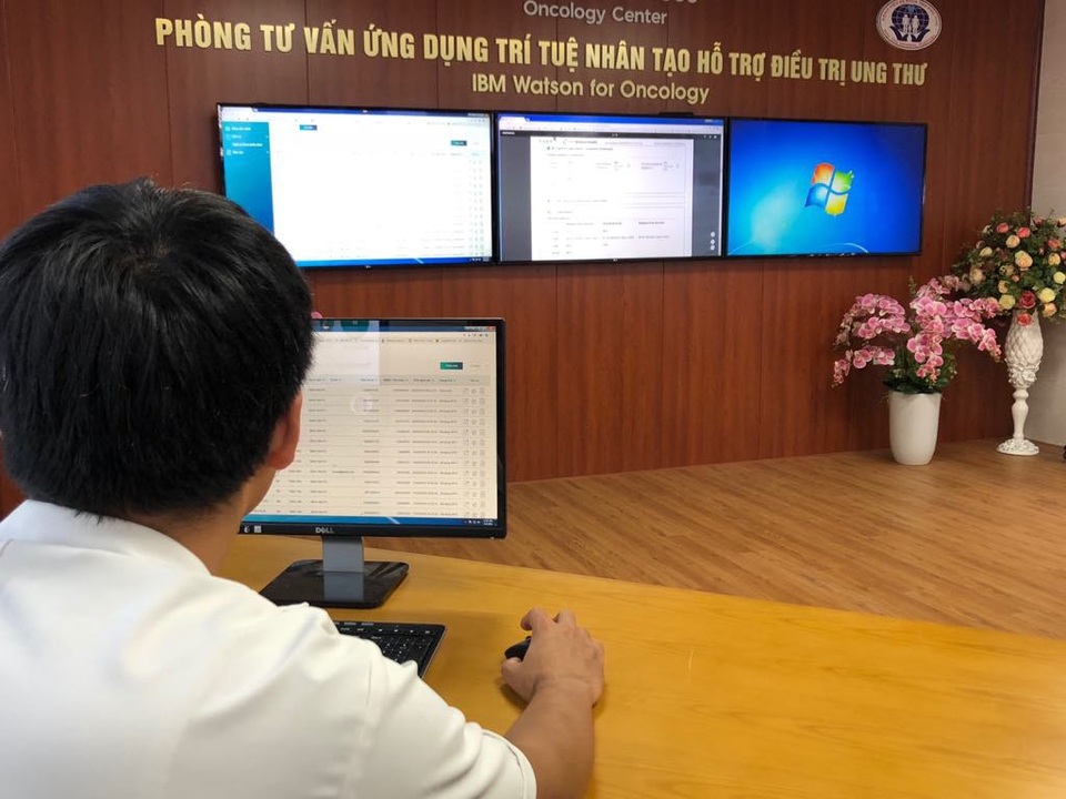 “Trí tuệ nhân tạo” gợi ý phác đồ điều trị ung thư tối ưu cho bệnh nhân - 2 Ứng dụng hệ thống trí tuệ nhân tạo tại BV Đa khoa tỉnh Phú Thọ. Ảnh: H.Hải