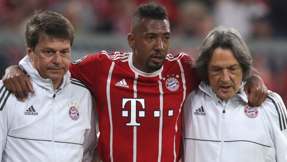 Jerome Boateng đã dính chấn thương đùi trong trận đấu với Real Madrid ở Champions League. Cầu thủ này dự đoán sẽ nghỉ khoảng 4-6 tuần. Có nghĩa rằng, khả năng Boateng kịp trở lại tham dự World Cup 2018 không cao. Tuy nhiên, cầu thủ này vẫn lạc quan vào khả năng tham dự giải đấu này.
