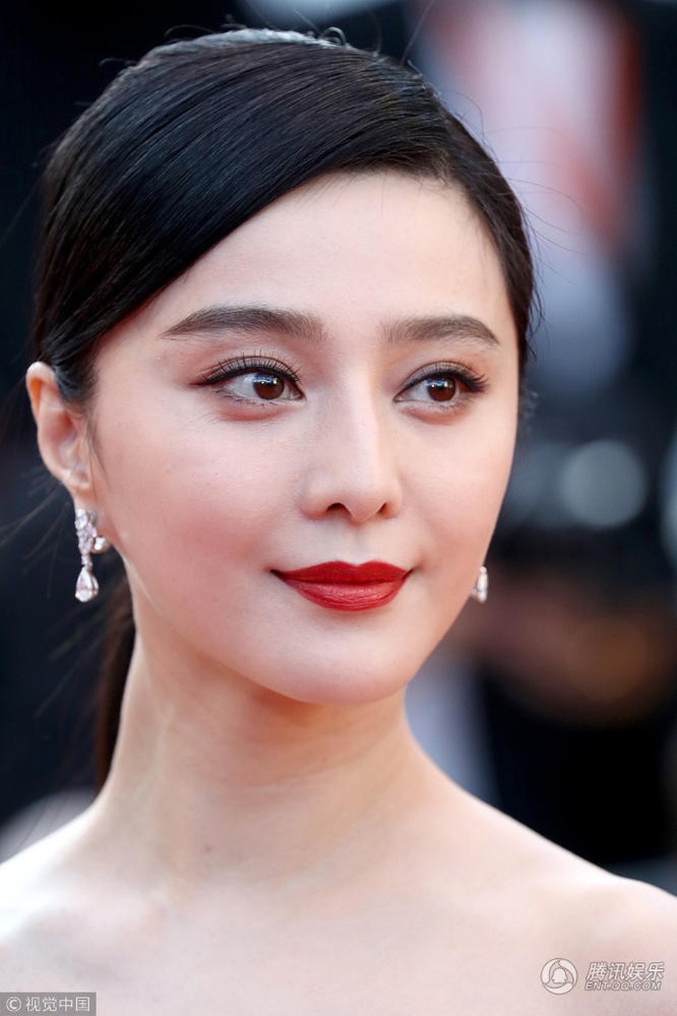 Tiểu hoa đán Trung Quốc đẹp sang chảnh trên thảm đỏ Cannes - 13