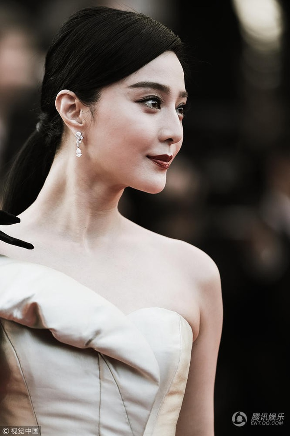 
Tại buổi công chiếu bộ phim Ash Is The Purest White (Jiang Hu Er Nv) tại Cannes 2018 còn có nữ diễn viên Phạm Băng Băng.
