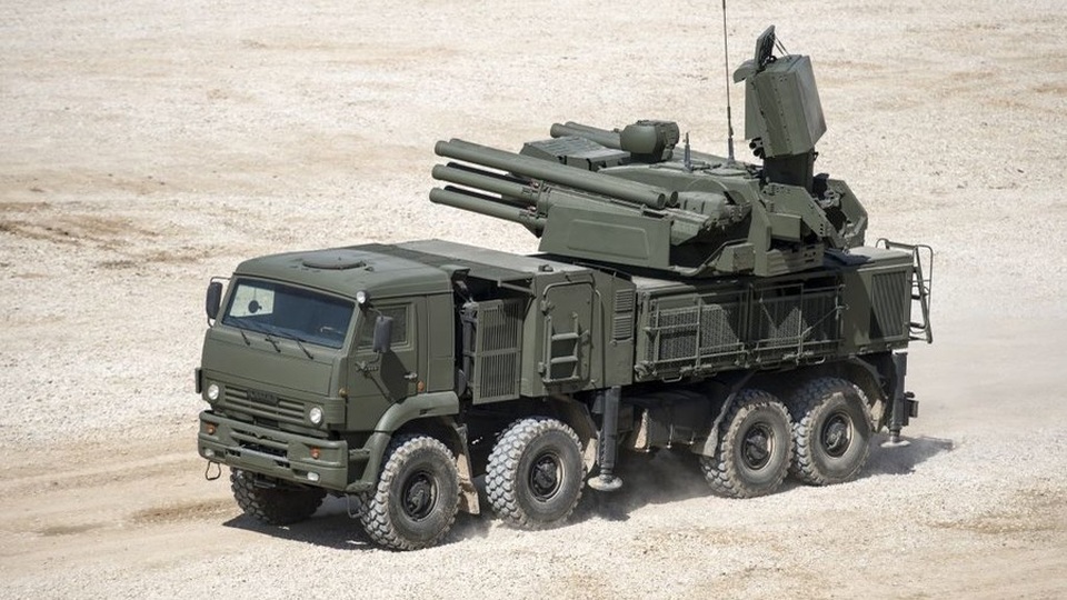Lý do tổ hợp phòng không Syria “bất lực” trước tên lửa Israel - 3 Tổ hợp phòng không Pantsir-S1 (Ảnh: RT)
