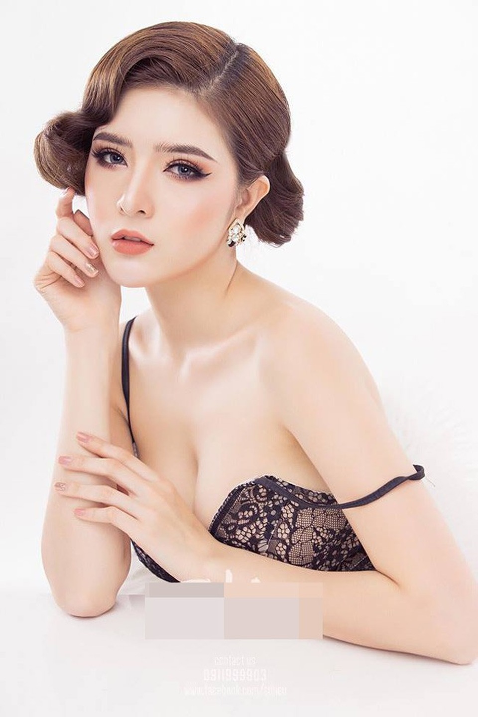 Cặp bạn thân nóng bỏng lại chịu chơi "gây bão" giới trẻ Việt - 12
Cô bạn thân Lilly Luta của Kelly Nguyễn cũng xinh đẹp và gợi cảm không kém.