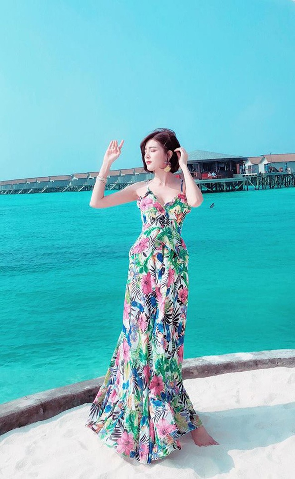Cặp bạn thân nóng bỏng lại chịu chơi "gây bão" giới trẻ Việt - 19
Nhưng giờ đây cô nàng đã tiết chế hơn. Trên Facebook cá nhân, Lilly Luta chủ yếu đăng ảnh sự kiện và ảnh cuộc sống thường ngày với trang phục giản dị.