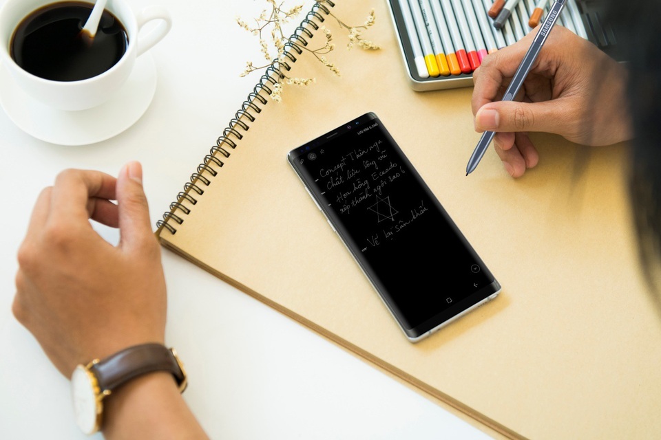 Vào họp gọn nhẹ như không, đích thị là dân dùng Galaxy Note8 - 2 Nghĩ gì ngay lập tức ghi lên màn hình khóa, không sợ “tuột trôi” ý tưởng với Galaxy Note8